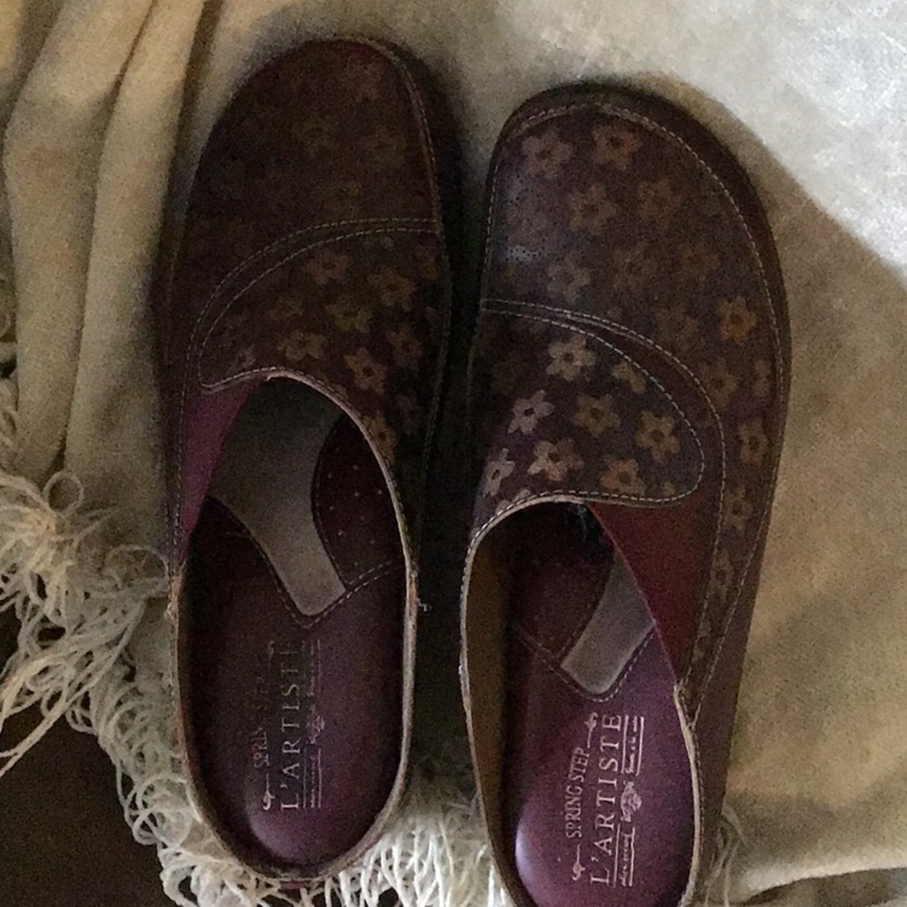 Like New L’ARTISTE mules